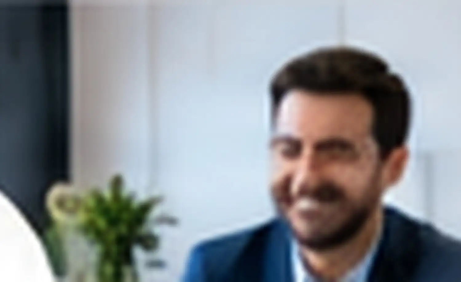 Professionisti durante un incontro di consulenza